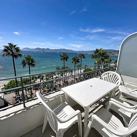 One Bedroom With Beautiful Sea View Cannes