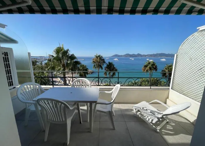 One Bedroom With Beautiful Sea View * كان