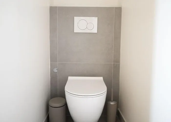One Bedroom With Beautiful Sea View شقة *